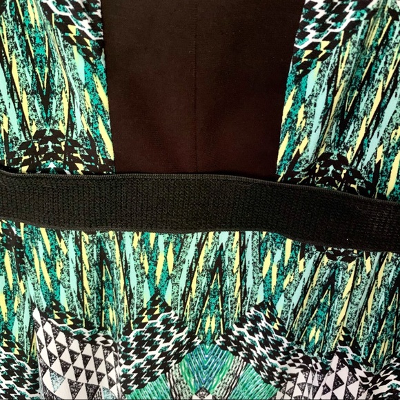 Green & black over-the-knee dress - Picture 4 of 5